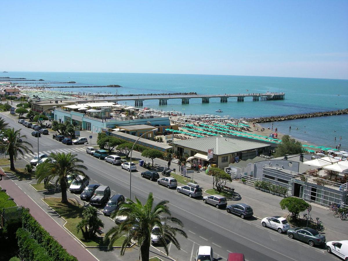 Casa Violetta Bed & Breakfast Marina di Massa Exteriör bild