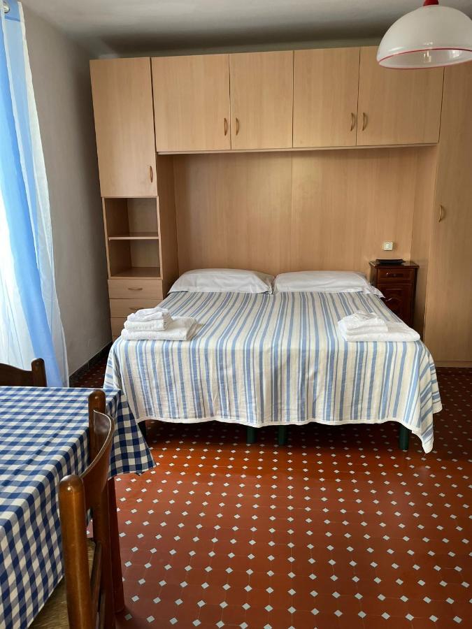 Casa Violetta Bed & Breakfast Marina di Massa Exteriör bild