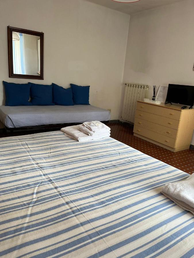 Casa Violetta Bed & Breakfast Marina di Massa Exteriör bild