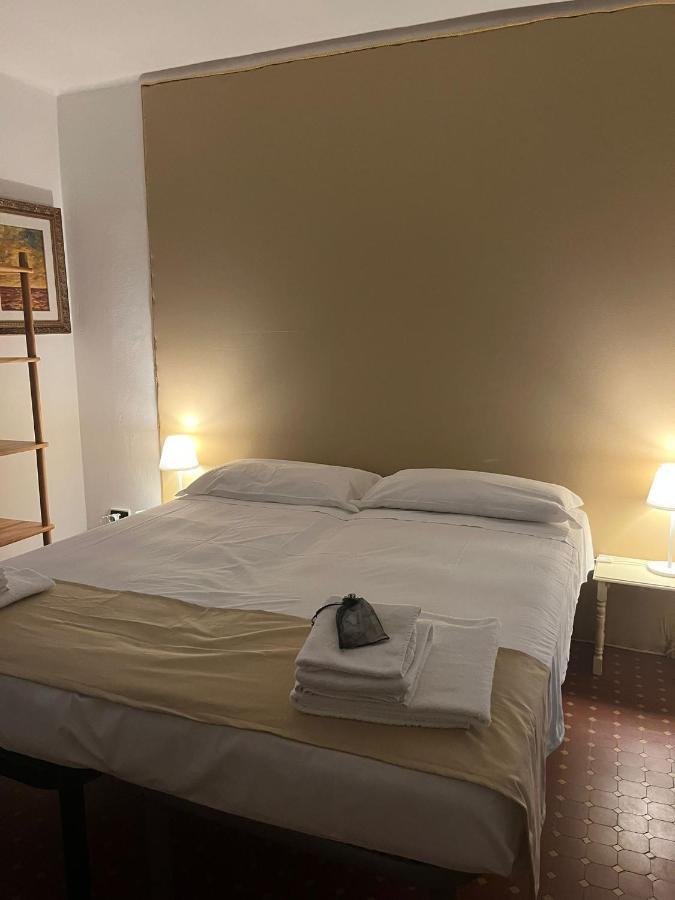 Casa Violetta Bed & Breakfast Marina di Massa Exteriör bild