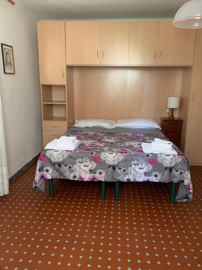 Casa Violetta Bed & Breakfast Marina di Massa Exteriör bild