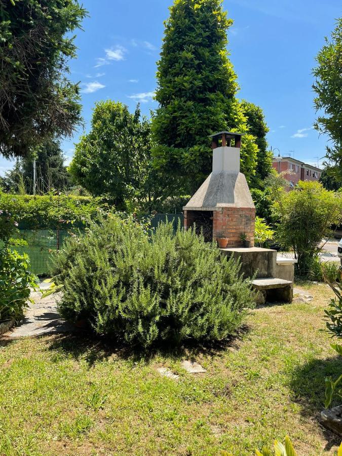 Casa Violetta Bed & Breakfast Marina di Massa Exteriör bild