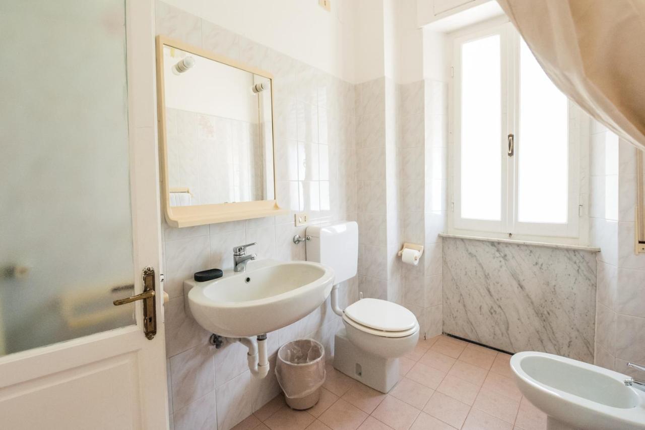 Casa Violetta Bed & Breakfast Marina di Massa Exteriör bild