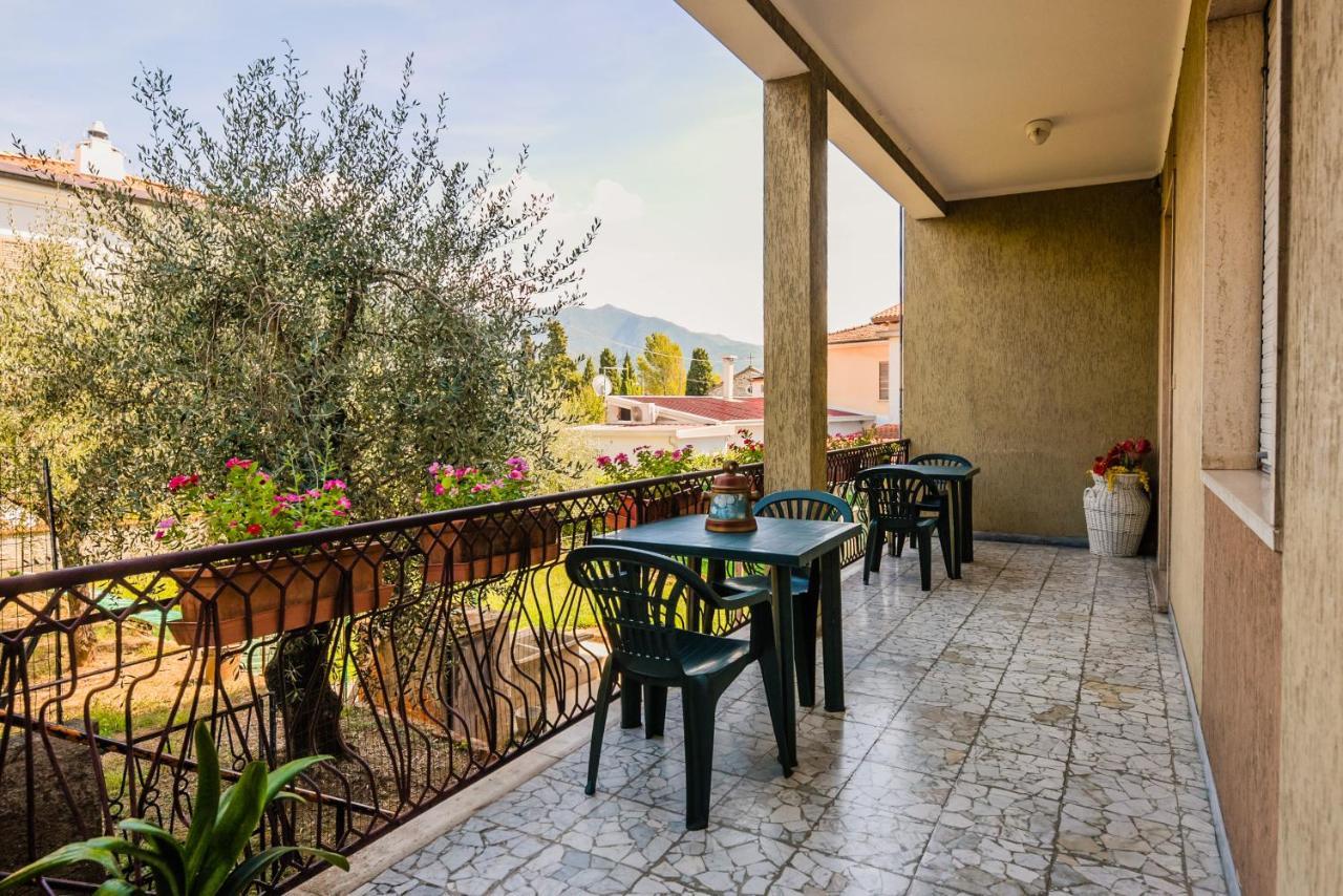 Casa Violetta Bed & Breakfast Marina di Massa Exteriör bild