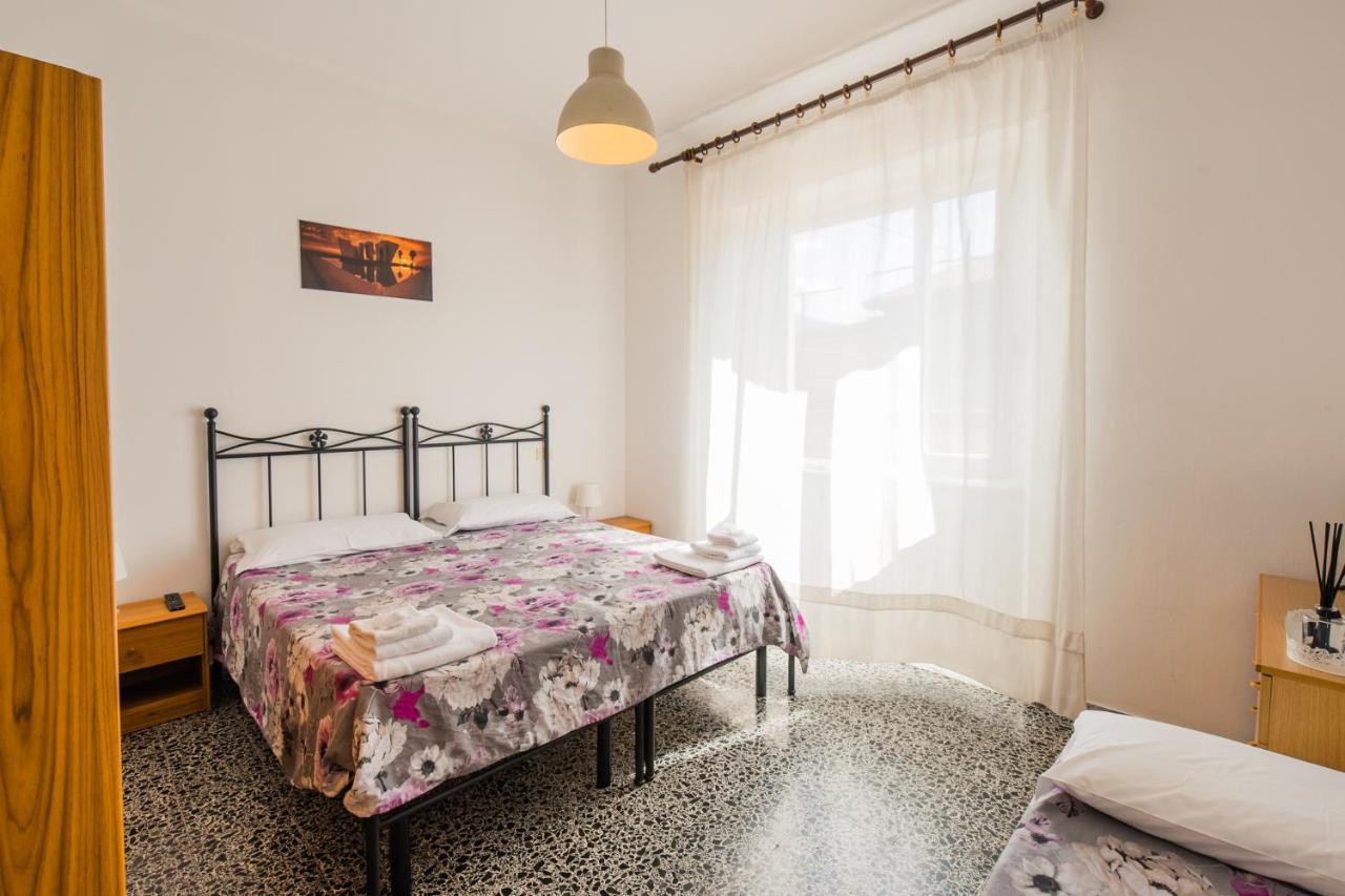Casa Violetta Bed & Breakfast Marina di Massa Exteriör bild