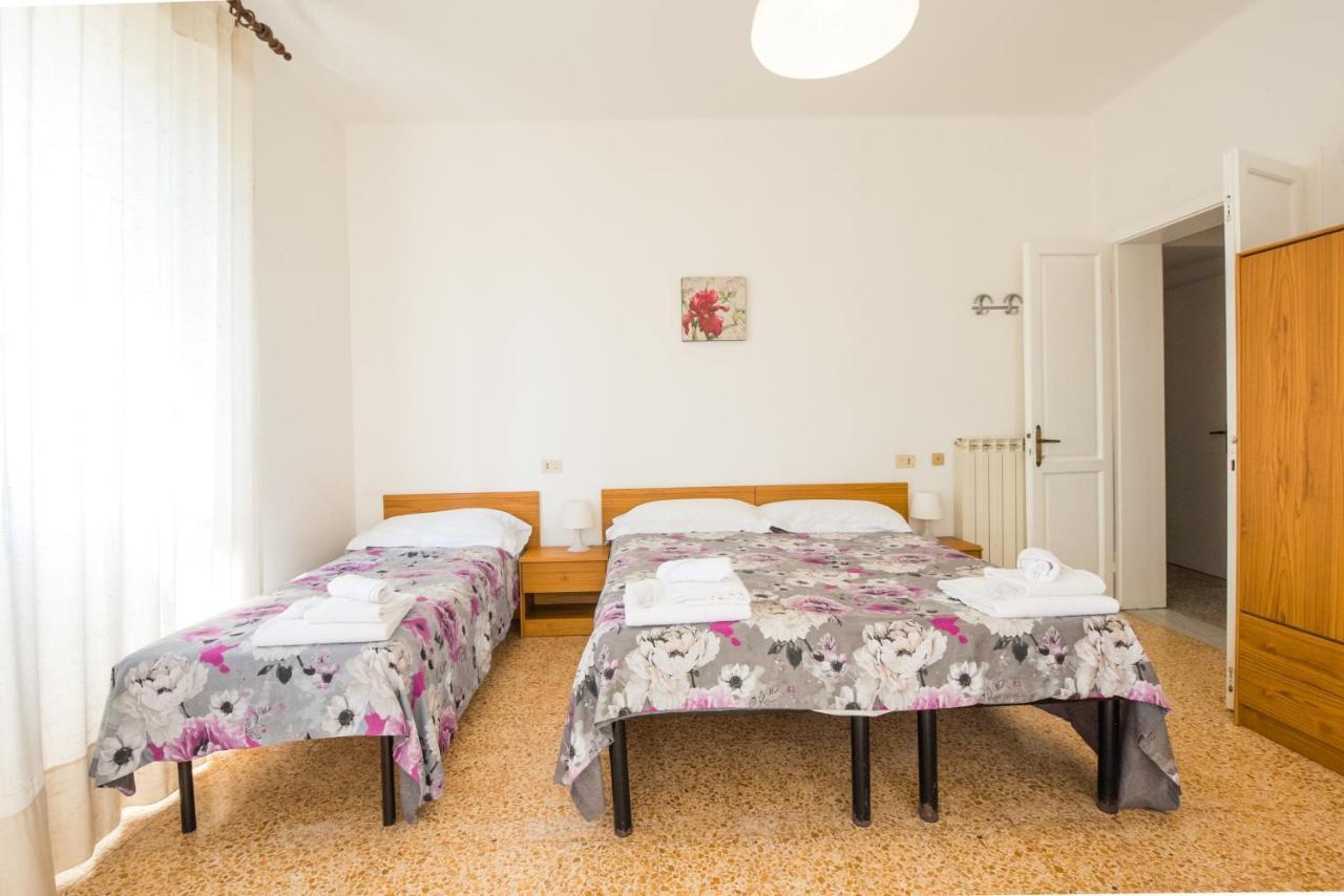 Casa Violetta Bed & Breakfast Marina di Massa Exteriör bild
