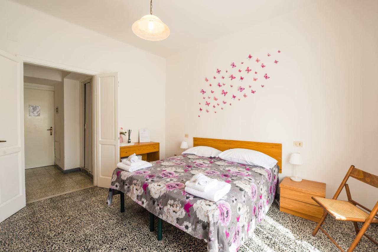 Casa Violetta Bed & Breakfast Marina di Massa Exteriör bild
