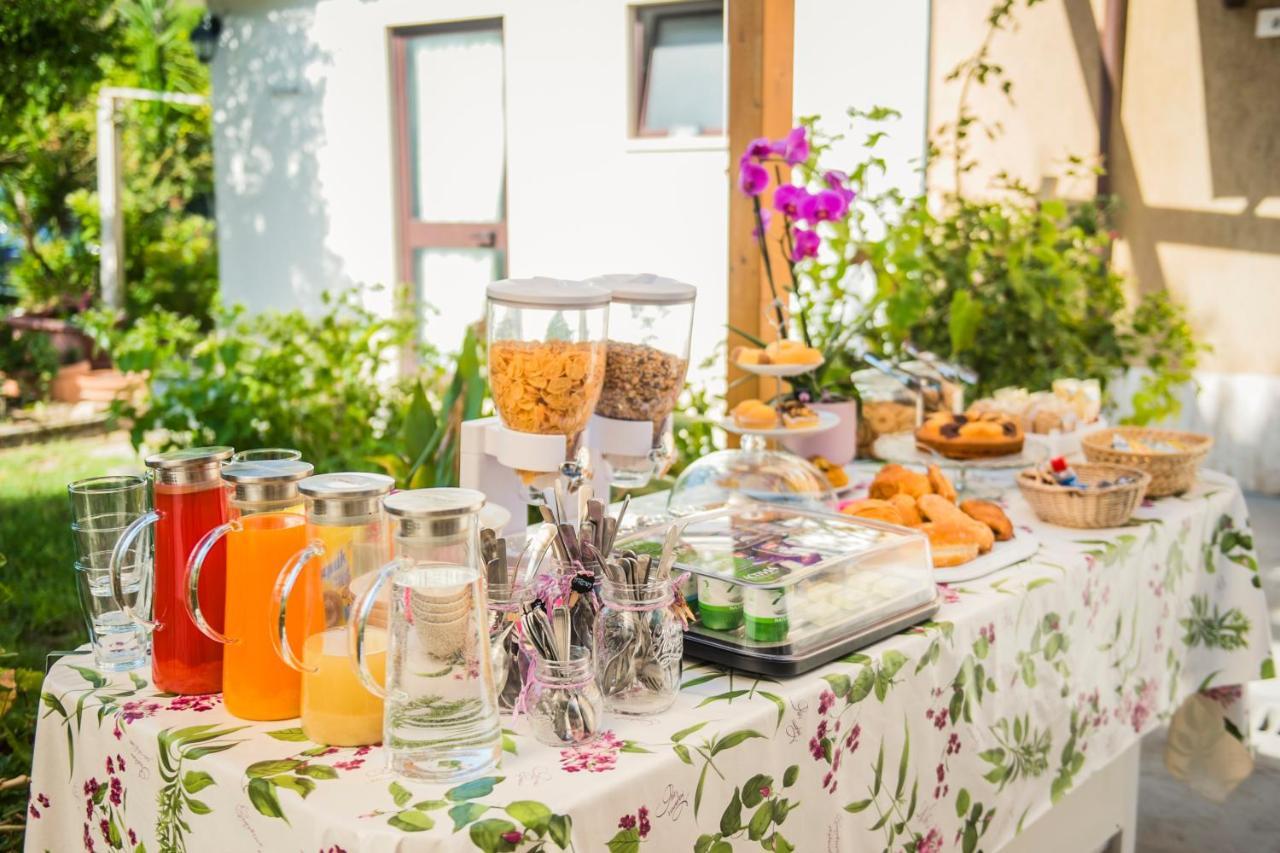 Casa Violetta Bed & Breakfast Marina di Massa Exteriör bild
