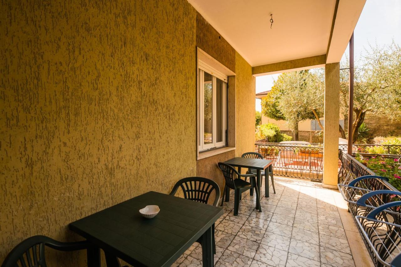 Casa Violetta Bed & Breakfast Marina di Massa Exteriör bild