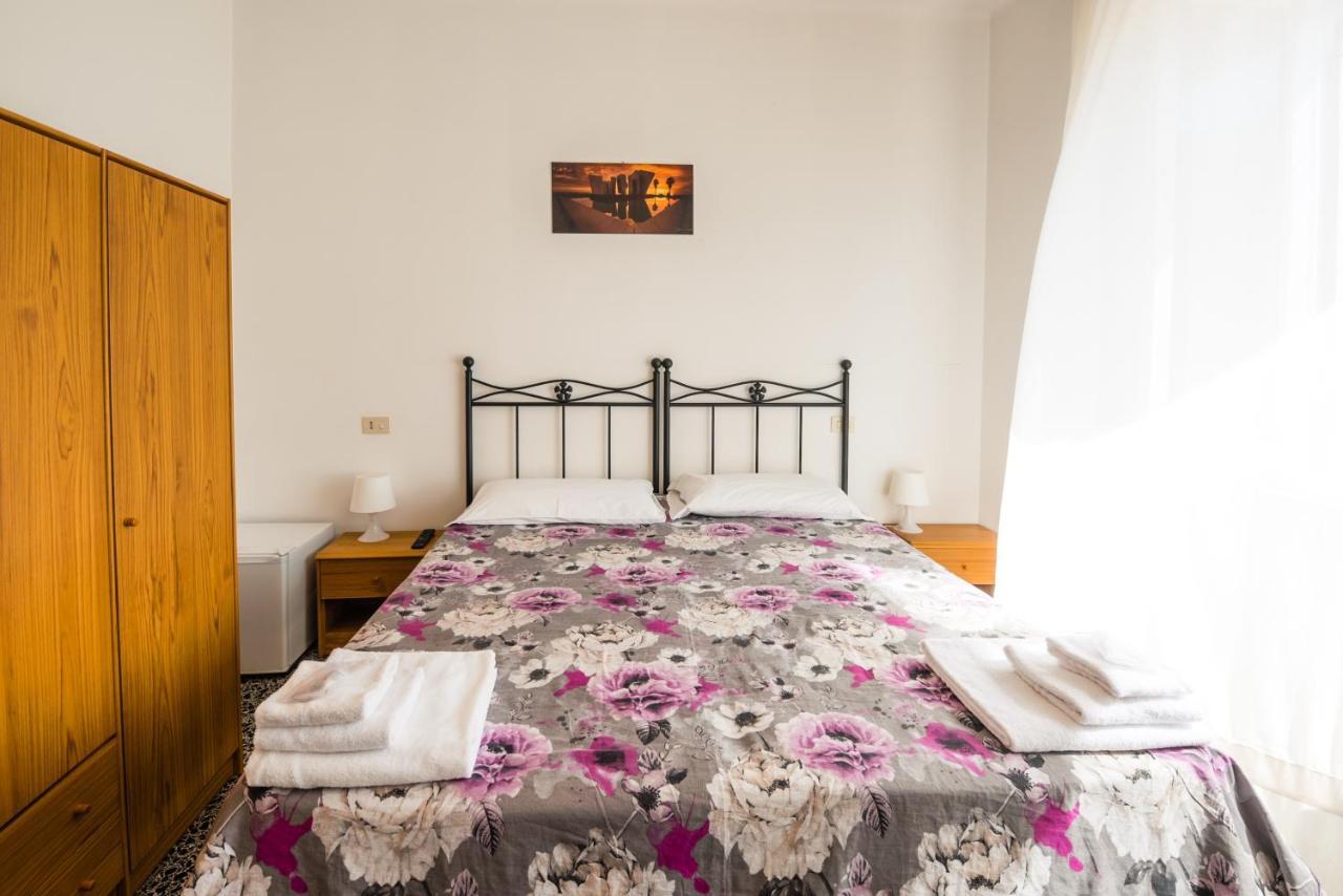 Casa Violetta Bed & Breakfast Marina di Massa Exteriör bild