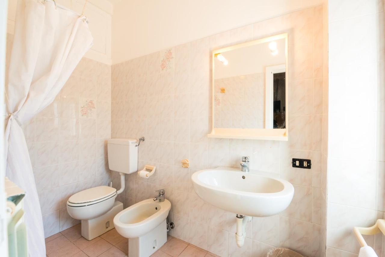 Casa Violetta Bed & Breakfast Marina di Massa Exteriör bild