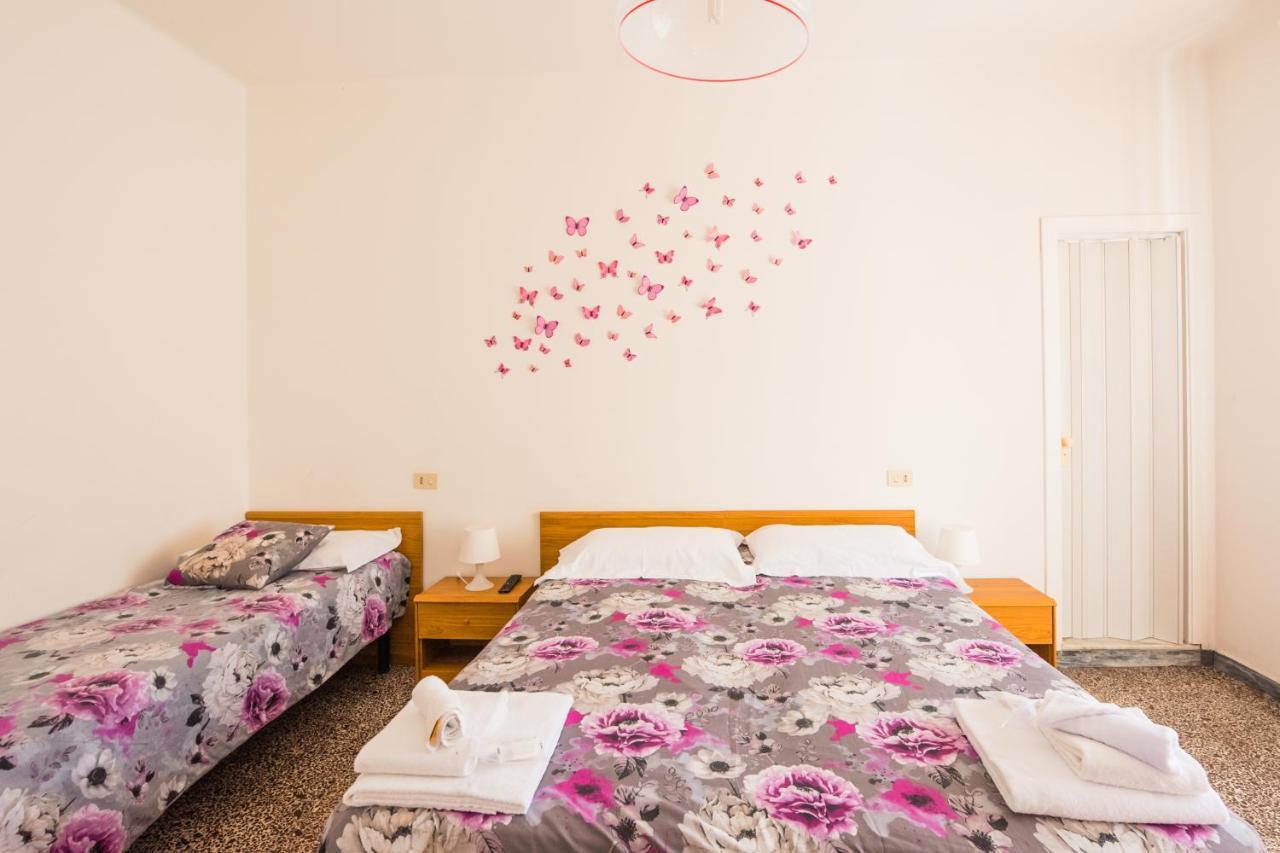 Casa Violetta Bed & Breakfast Marina di Massa Exteriör bild