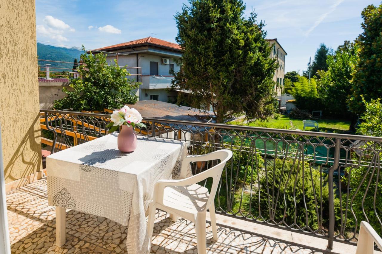 Casa Violetta Bed & Breakfast Marina di Massa Exteriör bild