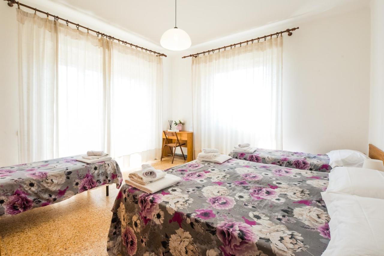 Casa Violetta Bed & Breakfast Marina di Massa Exteriör bild