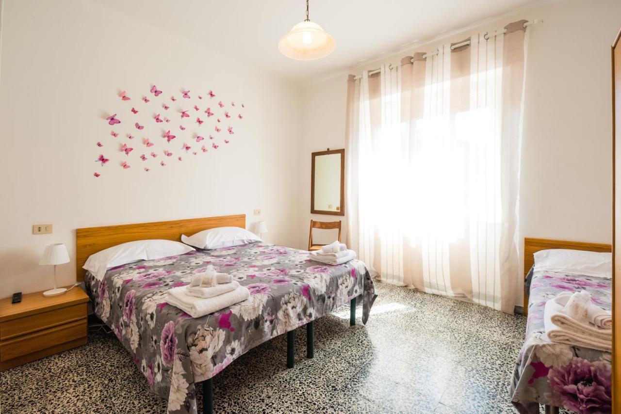 Casa Violetta Bed & Breakfast Marina di Massa Exteriör bild