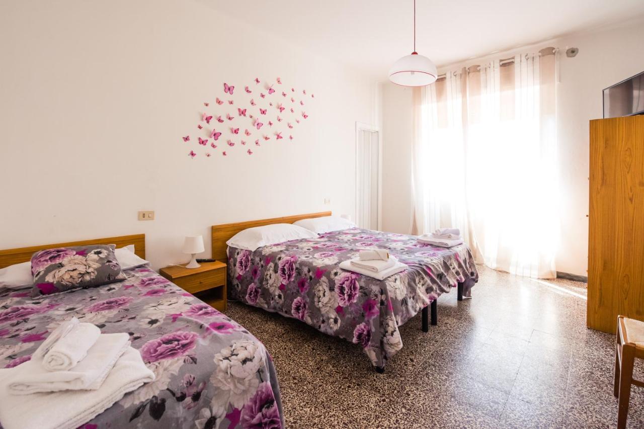 Casa Violetta Bed & Breakfast Marina di Massa Exteriör bild